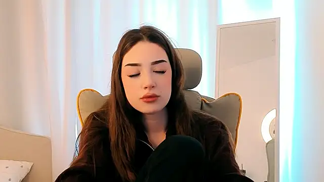 Snapshot of noonespyed chatting on April 2026 07:45:01 AM noonespyed online show from April 2026 07:45:01 AM