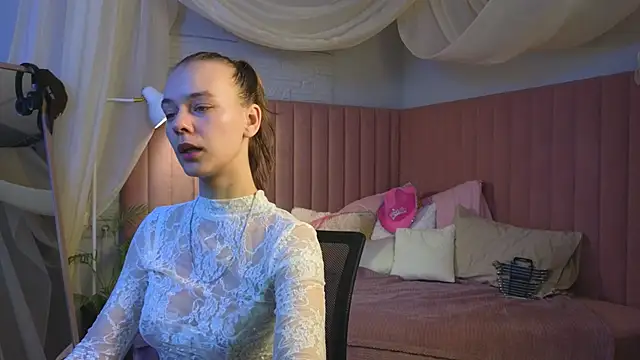 emma chaser online show from April 2026 06:19:01 AM