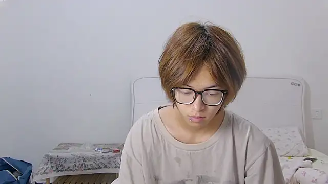 Snapshot of buding-001 chatting on July 2026 01:39:02 PM buding-001 online show from July 2026 01:39:02 PM