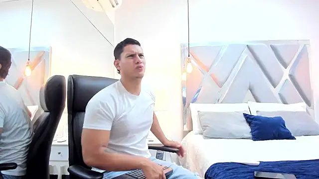 Snapshot of Chriss_Diamond chatting on March 2026 09:16:02 PM Chriss Diamond online show from March 2026 09:16:02 PM