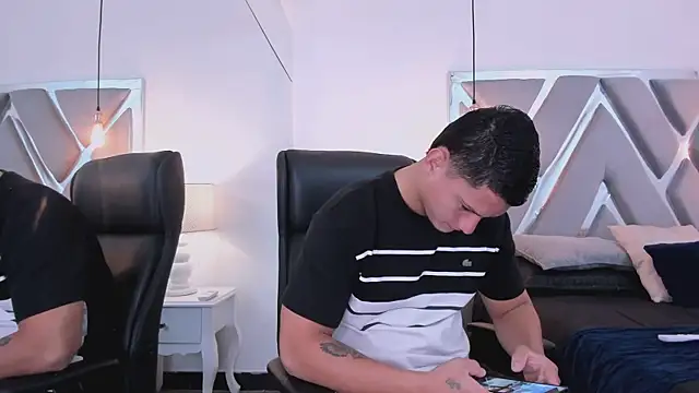 Snapshot of Chriss_Diamond chatting on April 2026 07:41:01 PM Chriss Diamond online show from April 2026 07:41:01 PM