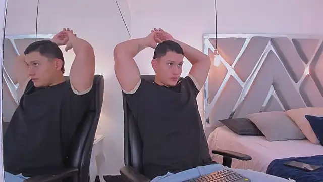 Snapshot of Chriss_Diamond chatting on April 2026 08:04:01 PM Chriss Diamond online show from April 2026 08:04:01 PM