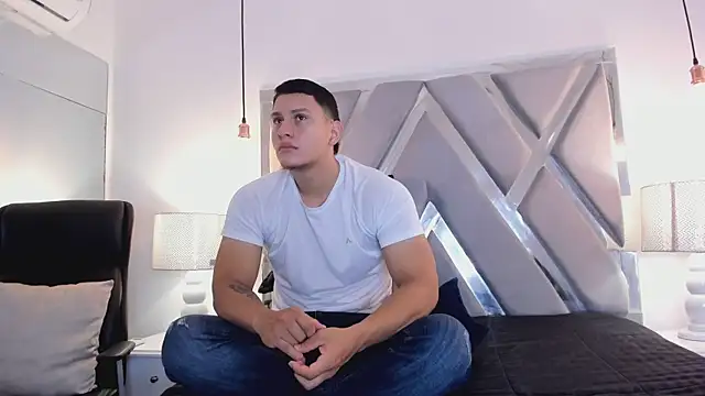 Snapshot of Chriss_Diamond chatting on April 2026 03:42:01 AM Chriss Diamond online show from April 2026 03:42:01 AM
