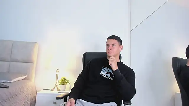 Snapshot of Chriss_Diamond chatting on June 2026 08:36:01 PM Chriss Diamond online show from June 2026 08:36:01 PM