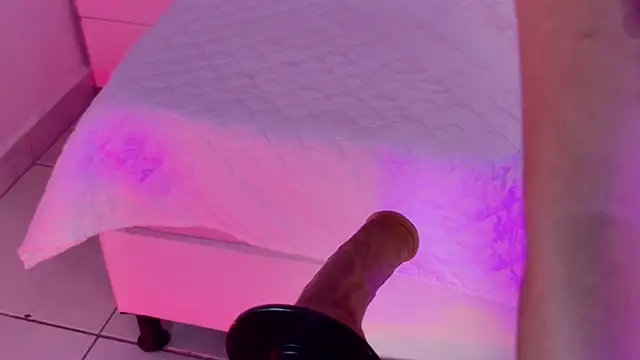 Aly leee online show from April 2026 06:01:02 PM