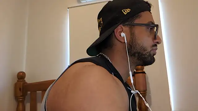 robin103666 online show from April 2026 06:21:01 AM