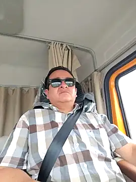 DosAlmasArdientesED online show from April 2026 08:01:02 PM