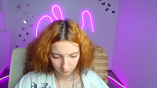 Snapshot of Butterfly_Milly chatting on June 2026 12:33:01 PM Butterfly Milly online show from June 2026 12:33:01 PM