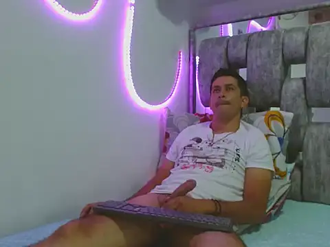 Snapshot of 21Latinlover chatting on April 2026 09:34:03 PM 21Latinlover online show from April 2026 09:34:03 PM