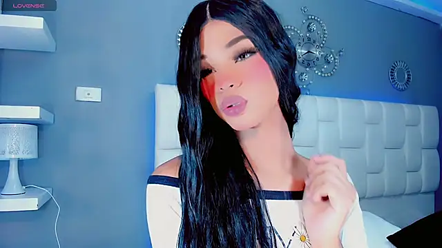 Kornylovee online show from April 2026 09:19:01 PM