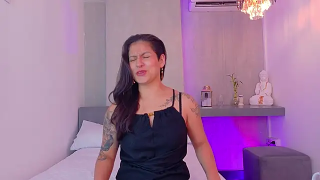 Snapshot of aurarosse_ chatting on April 2026 11:26:02 AM aurarosse online show from April 2026 11:26:02 AM