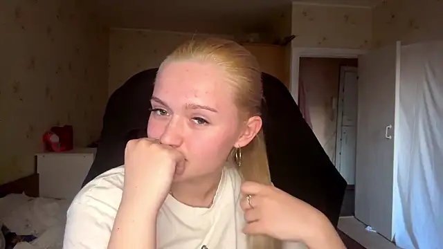 Snapshot of Sophia_Blonde chatting on March 2026 02:39:02 PM Sophia Blonde online show from March 2026 02:39:02 PM