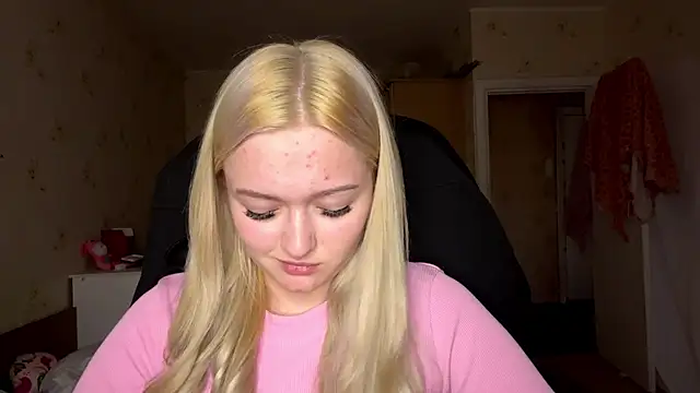 Snapshot of Sophia_Blonde chatting on April 2026 01:47:02 AM Sophia Blonde online show from April 2026 01:47:02 AM