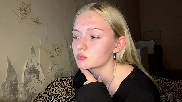 Snapshot of Sophia_Blonde chatting on April 2026 03:41:02 PM Sophia Blonde online show from April 2026 03:41:02 PM