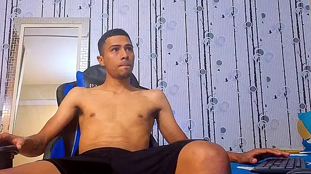 Snapshot of Charlies_Fox chatting on April 2026 07:11:02 PM Charlies Fox online show from April 2026 07:11:02 PM