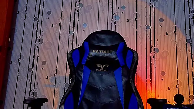 Snapshot of Charlies_Fox chatting on April 2026 03:50:01 PM Charlies Fox online show from April 2026 03:50:01 PM