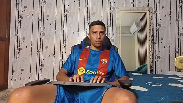 Snapshot of Charlies_Fox chatting on April 2026 07:31:02 PM Charlies Fox online show from April 2026 07:31:02 PM