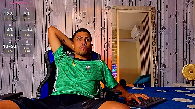 Snapshot of Charlies_Fox chatting on April 2026 07:21:02 PM Charlies Fox online show from April 2026 07:21:02 PM