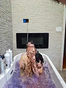 JuicyJulia08 online show from April 2026 02:03:02 AM