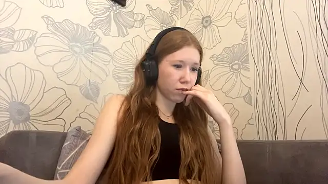 KiraNice1 online show from April 2026 01:01:01 PM