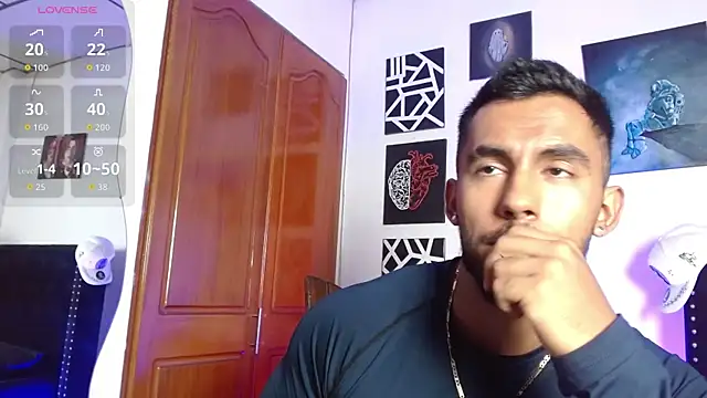 Snapshot of romanpearce_ chatting on July 2026 05:39:01 PM romanpearce online show from July 2026 05:39:01 PM