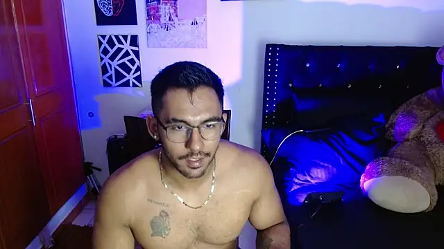 Snapshot of romanpearce_ chatting on July 2026 07:38:02 PM romanpearce online show from July 2026 07:38:02 PM