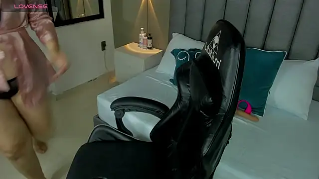 Snapshot of madison_abril chatting on April 2026 02:44:01 AM madison abril online show from April 2026 02:44:01 AM