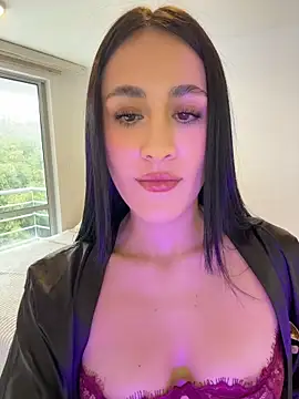 Snapshot of SerenaFox_ chatting on May 2026 05:51:02 PM SerenaFox online show from May 2026 05:51:02 PM