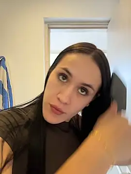 Snapshot of SerenaFox_ chatting on May 2026 06:14:01 PM SerenaFox online show from May 2026 06:14:01 PM