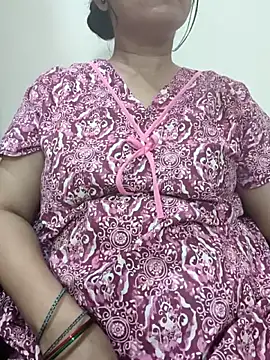 Snapshot of HeartlessGirl chatting on May 2026 03:30:01 PM HeartlessGirl online show from May 2026 03:30:01 PM