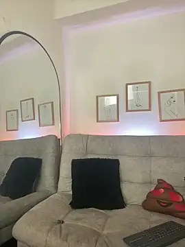 Snapshot of CharlotteCopper_ chatting on April 2026 10:27:01 AM CharlotteCopper online show from April 2026 10:27:01 AM