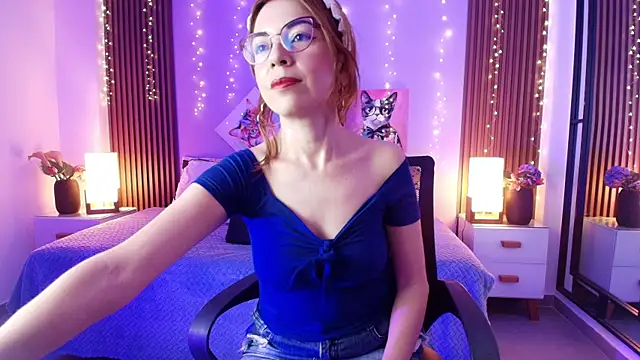 Snapshot of HoneyLeslie chatting on April 2026 02:53:01 AM HoneyLeslie online show from April 2026 02:53:01 AM