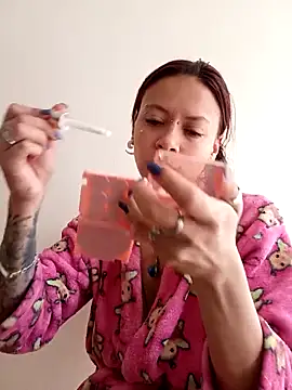 AuroraaMoonn online show from April 2026 01:38:01 PM