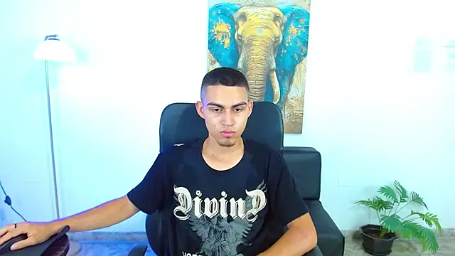 lucass 18 online show from April 2026 08:20:02 PM