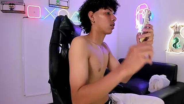 Snapshot of Eletry_01 chatting on April 2026 10:05:02 PM Eletry 01 online show from April 2026 10:05:02 PM