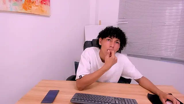 Snapshot of Eletry_01 chatting on April 2026 07:58:02 PM Eletry 01 online show from April 2026 07:58:02 PM