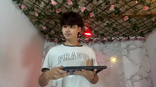 QuadFlameX0 online show from April 2026 09:34:01 PM