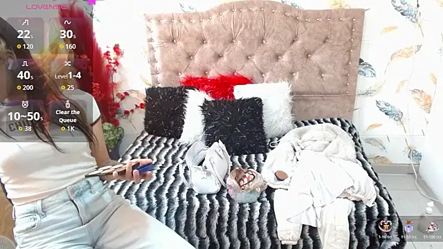 Snapshot of Luna-Foxx chatting on April 2026 07:51:02 PM Luna-Foxx online show from April 2026 07:51:02 PM