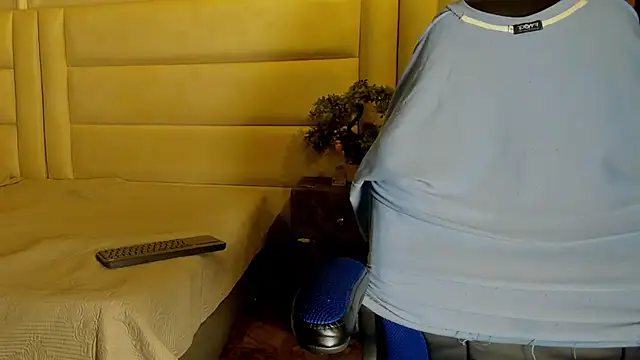 Snapshot of Dark_lennox chatting on April 2026 12:01:01 PM Dark lennox online show from April 2026 12:01:01 PM