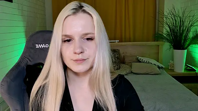Snapshot of SherriButlers chatting on June 2026 05:14:01 AM SherriButlers online show from June 2026 05:14:01 AM