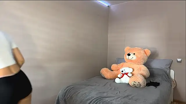 Snapshot of SondraLongest chatting on April 2026 08:15:01 AM SondraLongest online show from April 2026 08:15:01 AM