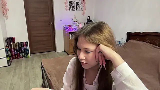 NyelleSpir online show from April 2026 03:41:02 PM