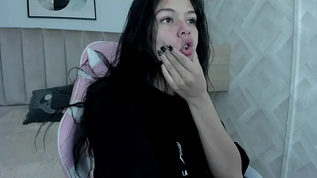 Snapshot of Kikii_1 chatting on May 2026 09:41:02 PM Kikii 1 online show from May 2026 09:41:02 PM
