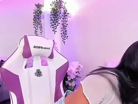 Snapshot of Daphnie_Foxx chatting on April 2026 10:47:01 PM Daphnie Foxx online show from April 2026 10:47:01 PM