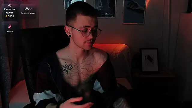 Snapshot of Thomas_Norton chatting on April 2026 08:36:02 PM Thomas Norton online show from April 2026 08:36:02 PM