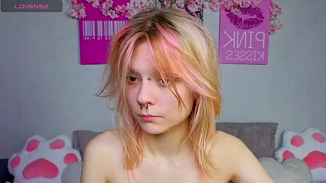 Snapshot of PerryKitty chatting on April 2026 07:58:02 PM PerryKitty online show from April 2026 07:58:02 PM