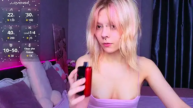 Snapshot of PerryKitty chatting on April 2026 07:20:01 PM PerryKitty online show from April 2026 07:20:01 PM