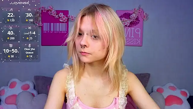 Snapshot of PerryKitty chatting on May 2026 07:36:01 AM PerryKitty online show from May 2026 07:36:01 AM