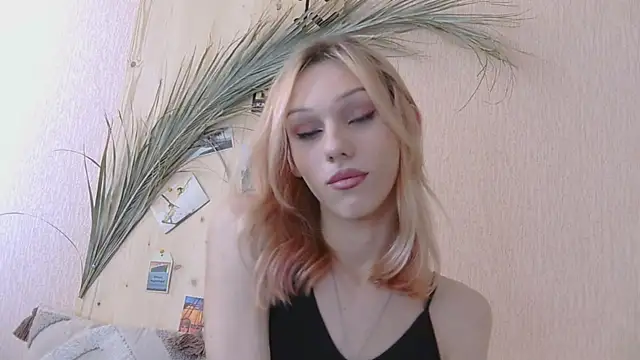 Snapshot of Kirana_Hayes chatting on April 2026 02:04:02 PM Kirana Hayes online show from April 2026 02:04:02 PM