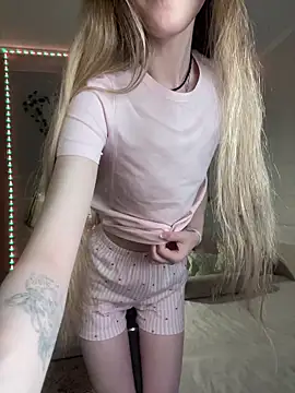 AvaTayloor online show from April 2026 04:32:01 AM